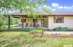 8214 W MAPLE RIDGE Road, Peoria, IL 61607