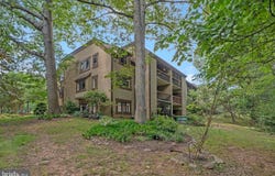 1665 PARKCREST CIR #301, RESTON, VA 20190