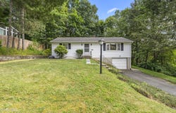 9 Hillside Road, Schaghticoke, NY 12182
