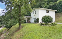 19 Magnolia Lane, Prestonsburg, KY 41653