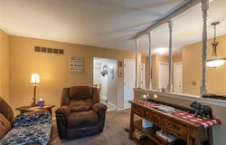 5924 NW Creekview Drive, Parkville, MO 64152