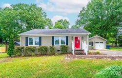 122 15th Avenue NW, Hickory, NC 28601