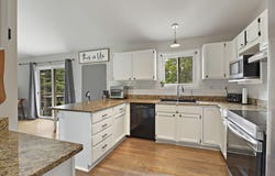 29121 Manor Dr, Waterford, WI 53185
