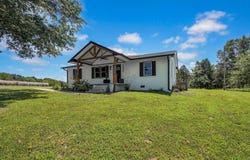 585 Roscoe Veazey Rd, Manitou, KY 42436