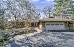 245 Banbury Road, Mundelein, IL 60060