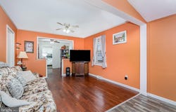 103 S CHESTNUT, SELINSGROVE, PA 17870