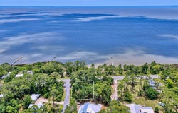 104 Bay Colony Way, Apalachicola, FL 32320