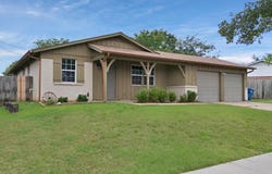 824 E Prairie View Road, Crowley, TX 76036
