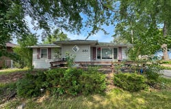 351 Lincoln Ave SW, Huron, SD 57350