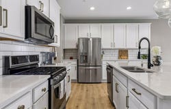 18477 60th Avenue N, Plymouth, MN 55446