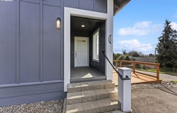 790 OREGON Ave, NorthBend, OR 97459