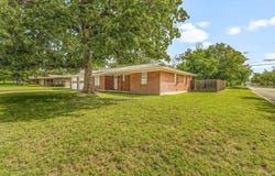 805 N Charlotte Avenue, Stephenville, TX 76401