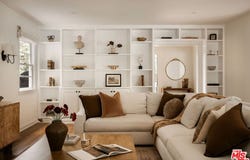 2845 N Beachwood Dr, Los Angeles, CA 90068