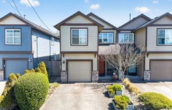1061 S COLUMBIA St, Seaside, OR 97138