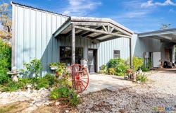 206 Private Road 2843, Edna, TX 77957