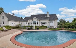 2 Glencree Ln, Clinton Twp., NJ 08833-4372