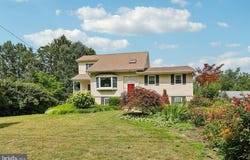 32 N EDGEWATER AVENUE, YARDLEY, PA 19067