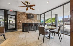 2195 POPLAR Ave, Memphis, TN 38104