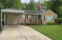2425 SW 26th DR, Topeka, KS 66611