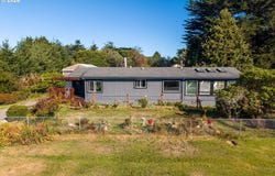 775 10TH St SE, Bandon, OR 97411