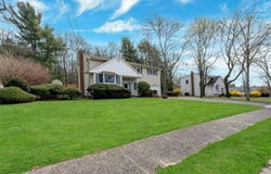 101 Grissom Way, Hauppauge, NY 11788
