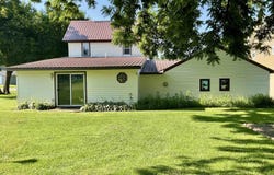 102 E 8th Street, Sumner, IA 50674
