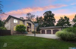17 Jefferson Avenue, Cresskill, NJ 07626