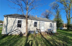404 Monroe Street S, Versailles, MO 65084