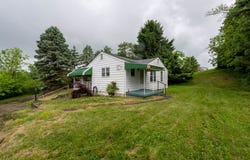 1153 Yanks Ln, South Park, PA 15236
