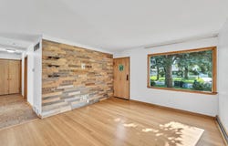 4577 N 101st St, Wauwatosa, WI 53225