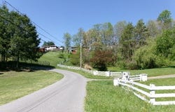 210 Broadway Avenue, MIDWAY, WV 25878