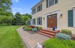 19 Bennington Dr, Mount Olive Twp., NJ 07836-9756
