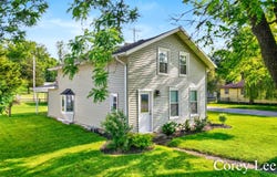 413 W Riverside Drive, Ionia, MI 48846
