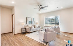 9207 W 43rd St, Sioux Falls, SD 57106