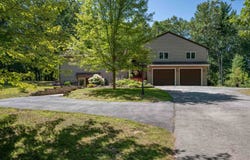 11 Mckinney Drive, Hudson, NH 03051