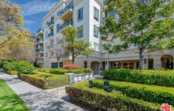 430 N Oakhurst Dr, Beverly Hills, CA 90210
