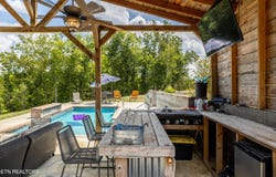 1842 Chapel Rd, Sevierville, TN 37876