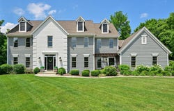 13530 W Edgewood Ct, New Berlin, WI 53151