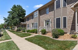 521 Queens Court Place, St Peters, MO 63376
