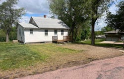 702 S Sanborn, Chamberlain, SD 57325