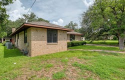 927 E Walnut ST, La Grange, TX 78945