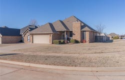 629 E Elder Lane, Mustang, OK 73064