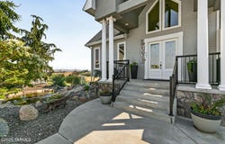 921 Tibbling Rd, Selah, WA 98942