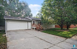 812 N Olive Ave, Madison, SD 57042