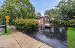 1 Hidden Lake Dr, North Brunswick Twp., NJ 08902-1201