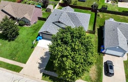 225 S Melrose Lane, Tonganoxie, KS 66086