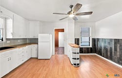 312 S Wilson Avenue, Giddings, TX 78942