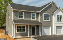 323 W WATER STREET, ANNVILLE, PA 17003