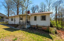 109 W Price Lane, Oak Ridge, TN 37830