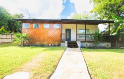 704 Clare, Beeville, TX 78102